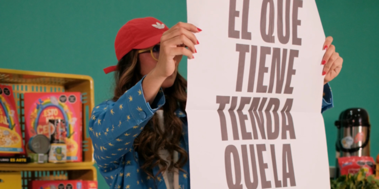 ‘El que crea que es original, que se baje de esa aglomeración. Eso no existe’: Gina in a Bottle presenta ‘La Tienda’, su primera exposición de posibilidades