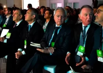 El establishment se encolumna detrás de Milei para aprovechar el envión de las urnas y sellar la ola renovador