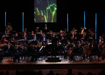 Miembros de la Filarmónica muchacha de Colombia tocarán en Nueva York, dirigidos por Andrés Orozco- Estrada