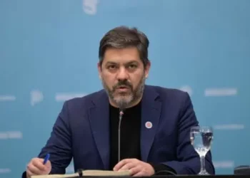 Carlos Bianco delación que Diego Santilli “discrimina políticamente” a los bonaerenses por negarle el diálogo