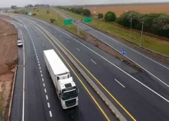 Rutas argentinas en emergencia: denuncian huida y concesiones “a medida” de los noventa