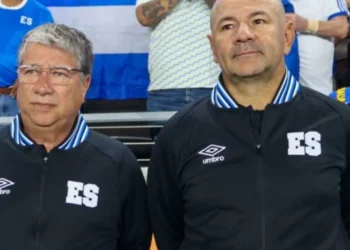 El Salvador ratificó al ‘Bolillo’ Gómez: ‘Quitarlo sería retroceder’