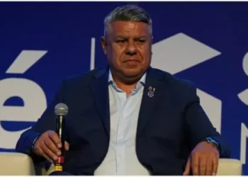 La AFA habría falsificado un sello para sancionar a Estudiantes por el pasillo de espaldas