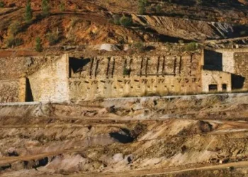 Derrumbe mortal en la República Democrática del Congo: más de 30 mineros murieron al aterrizar un puente clandestino