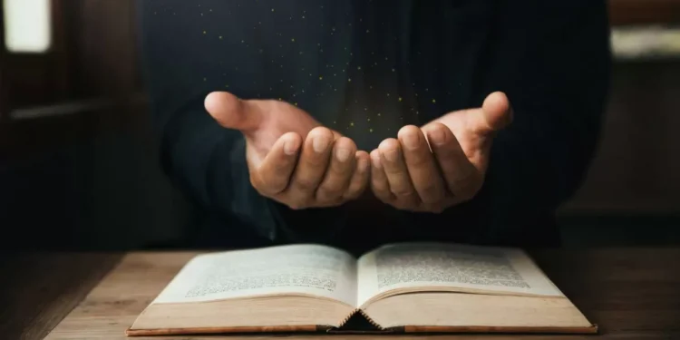 La poderosa oración a santo Lázaro de Betania, el amigo que Jesús resucitó tras llevar 4 días muerto