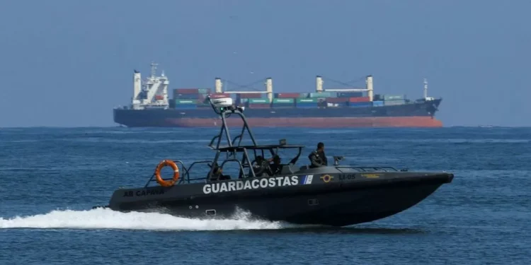 En bajel y de madrugada: así salió María Corina Machado de Venezuela