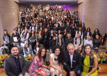 Más de 1.000 artistas convierten su experiencia en título técnico: el programa que dignifica el alojamiento cultural en Colombia