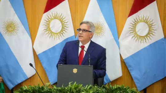 La “tablita” de Llaryora: cómo quedan los aportes de los empleados provinciales según el emolumentos