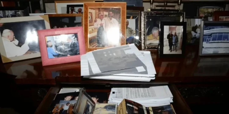 Trump recula sobre una foto censurada de los archivos de Epstein