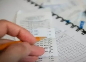 Los aumentos que llegarán en diciembre: prepagas, transportes, servicios públicos y alquileres