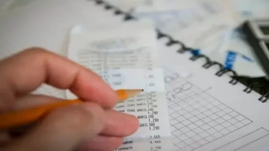 Los aumentos que llegarán en diciembre: prepagas, transportes, servicios públicos y alquileres