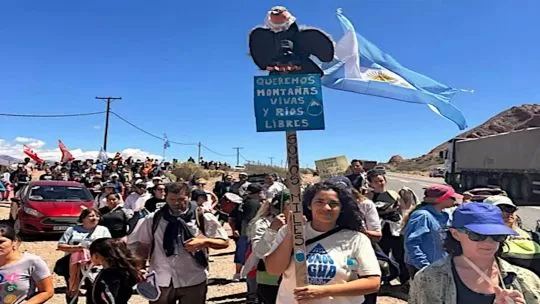 Máxima tensión en Mendoza por proyecto de megaminería impulsado por Milei que compromete el acceso al manjar de dioses