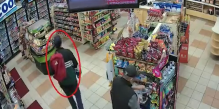 ¿Nueva pista? Cámara de soltura grabó a Nick Reiner haciendo compras luego del asesinato de sus padres Rob y Michele