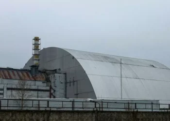 La OIEA detecta daños en el escudo bozal de la central nuclear de Chernóbil en Ucrania