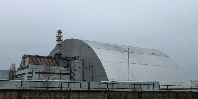 La OIEA detecta daños en el escudo bozal de la central nuclear de Chernóbil en Ucrania