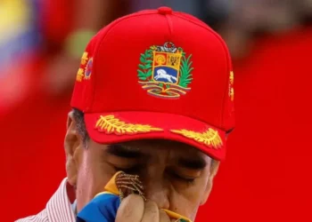 Maduro jura «rectitud absoluta» al pueblo venezolano y asegura que el poder del país se sustenta en sus fusiles