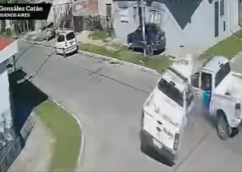 Dos patrulleros chocaron entre sí en pincho persecución: hay cuatro policías heridos