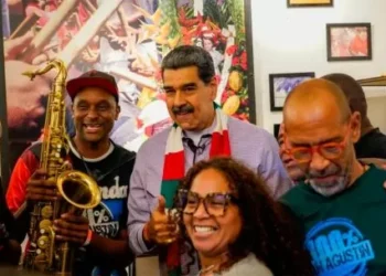 Nicolás Maduro celebró espina cena navideña cantando, bailando y desafiando a Donald Trump
