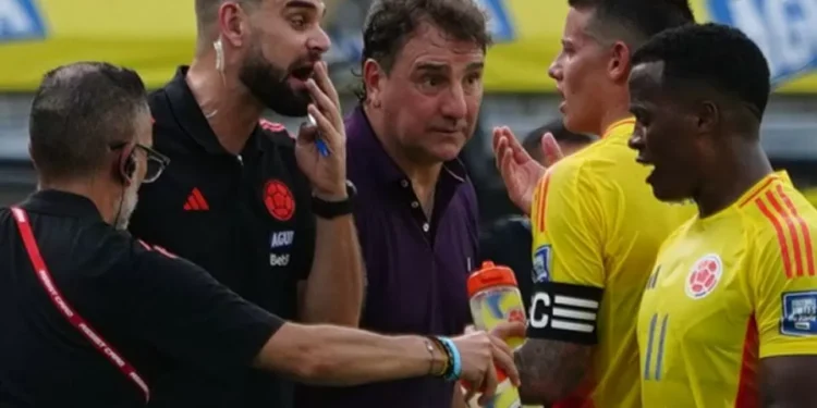 Néstor Lorenzo piensa en plan de trabajo para jugar Mundial 2026