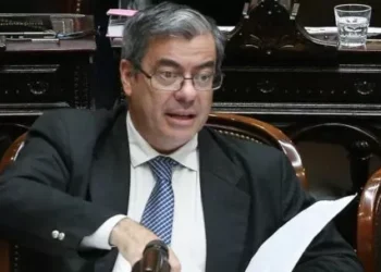 Tensión en Diputados y señal oficial manipulada: Germán Martínez cuestionó la jornada legislativa y el éter político
