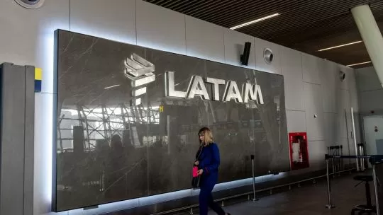 Latam levanta un vuelo entre Argentina y Perú por una nota tasa en el aeropuerto de Lima