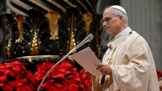 León XIV cerró el año recordando a su “añorado” Papa Francisco y cuestionando la devastación de la refriega