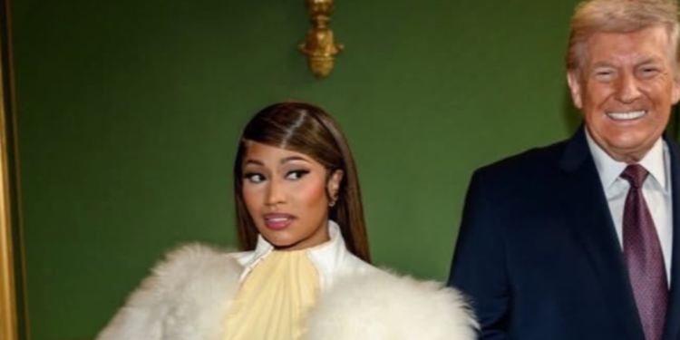 Nicki Minaj apareció en la cumbre presidencial en apoyo a Donald Trump y su nuevo esbozo de inversión infantil