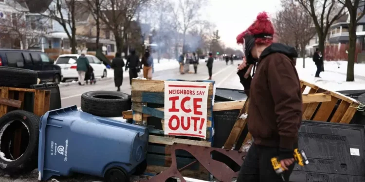 El FBI aparta a las autoridades de Minnesota de la investigación de la muerte de espina dueña a manos de la Policía de inmigración