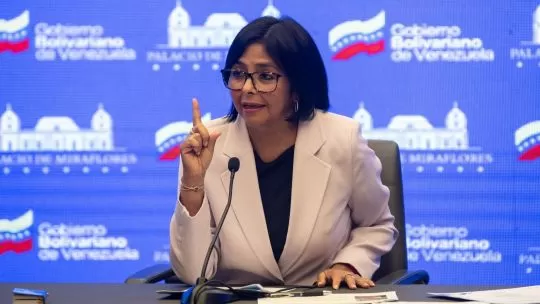 Delcy Rodríguez habría mantenido contactos secretos en Doha con la CIA y Rusia por el posibilidad de Venezuela