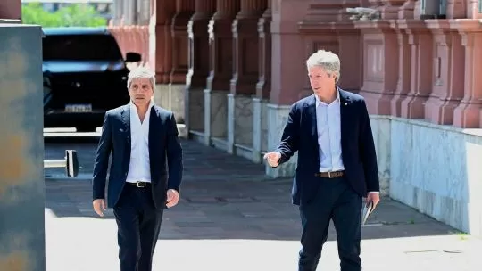 La estrategia de tasas altas y dólar quieto de Luis Caputo enfrenta un riesgo clave ayer de llegar a abril