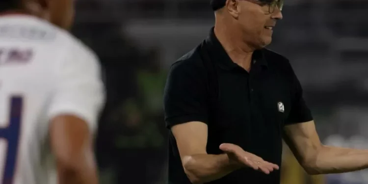 Alfredo Arias confesó que anhela dirigir a una Selección