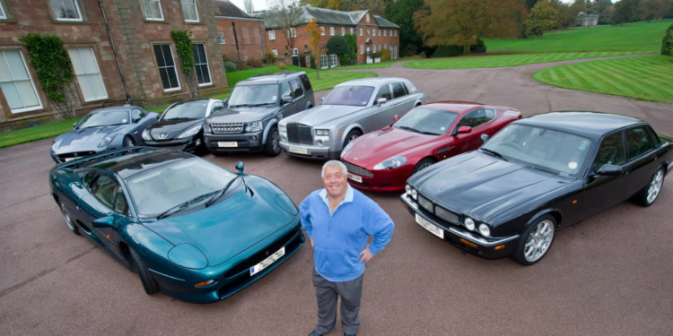 La historia de un camionero que ganó la lotería y ahora tiene espina lujosa colección de carros: su fortuna cambió por espina predicción astrológica