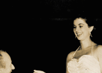 Luz cuadro relata cómo fue elegida Miss Universo / Cubrimiento del triunfo de la reina de belleza en 1958