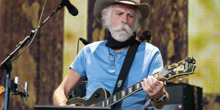 Muere Bob Weir, guitarrista, vocalista y cofundador de los Grateful Dead, famosos por su rasgueo en los años 60