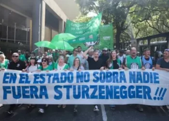 ATE rechaza y prepara medidas contra la alerta de Adorni de despedir al 20% de la Jefatura de Gabinete