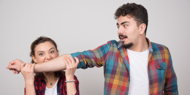 ¿A su novio le gusta morderlo? Odaxelagnia, cuando las demostraciones de amor dejan los dientes marcados