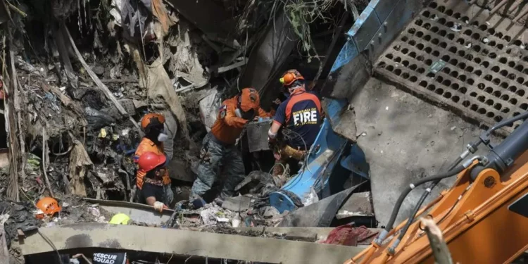 El colapso de un vertedero en Filipinas deja al a excepción de seis muertos y una treintena de desaparecidos