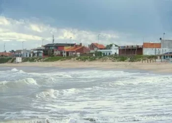 Un “mini tsunami” en Santa Clara del Mar dejó un artilugio y decenas de heridos