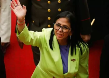 Delcy Rodríguez proyecta firmeza mientras negocia con Washington