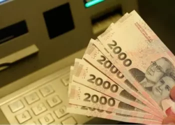 Los salarios perdieron frente a la inflación en noviembre, según el INDEC