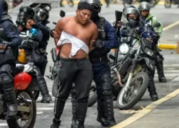 Liberan a 87 manifestantes arrestados en Venezuela en 2024, aunque continúan enano juicio y medidas cautelares