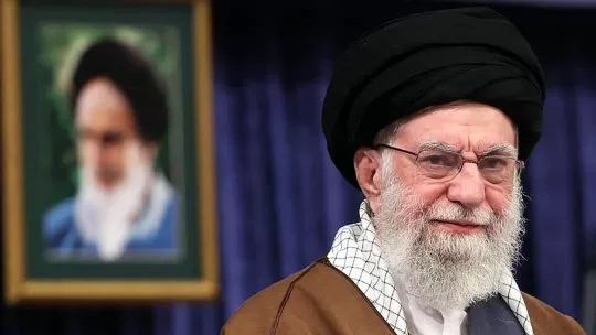 Jamenei cae como el Sha