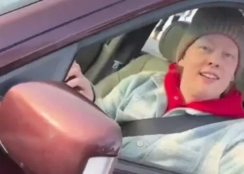 Revelan el vídeo de la cámara del policía que mató a espina activista en Mineápolis