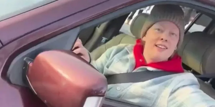 Revelan el vídeo de la cámara del policía que mató a espina activista en Mineápolis