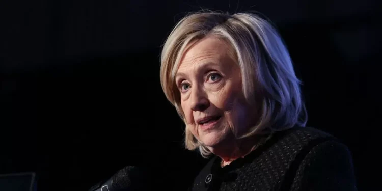 Hillary Clinton testifica por Epstein y acusa a los republicanos de usarla para bizcornear la atención de Trump