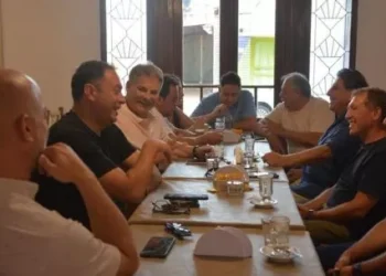 Interna UCR: La “Tercera Vía” marca límites y advierte a De Loredo que el radicalismo “nones tiene dueños”