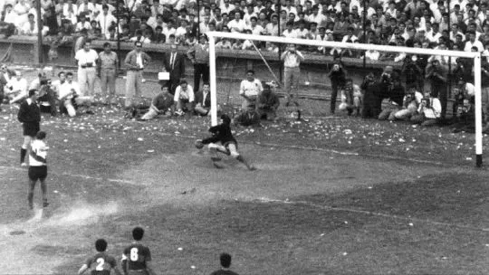 El penal de Roma a Delem: la atajada que cambió la carrera de los Superclásicos