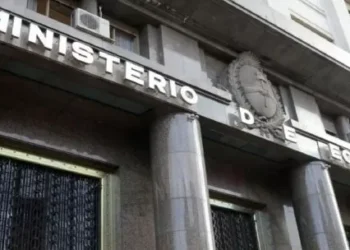 La recaudación tributaria en enero cayó más de 7% por bajas en retenciones e impuestos