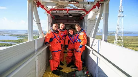 Los tripulantes de Artemis II tendrán una abstinencia de 3.000 calorías diarias durante la misión lunar