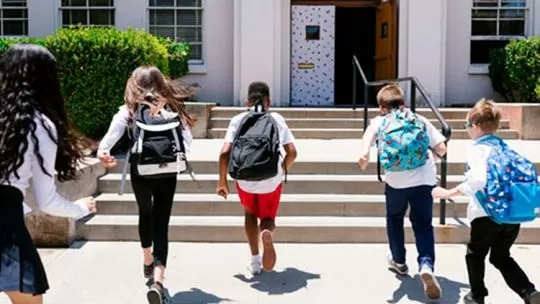 Empiezan las clases en secundaria y la villa refuerza controles por el UPD